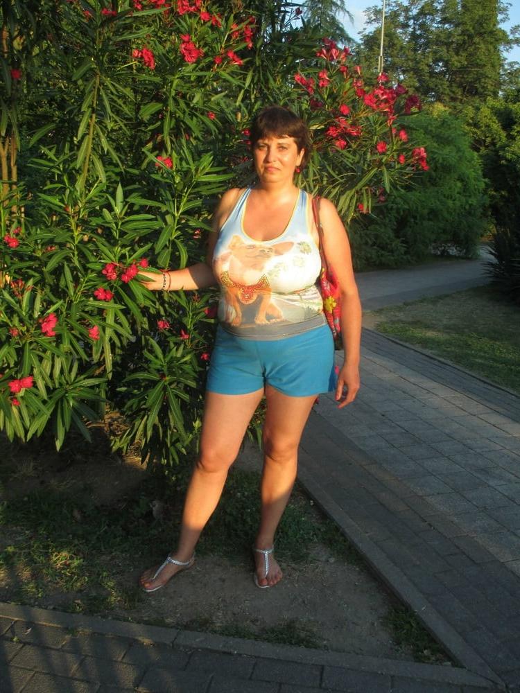17P Busty Russian Woman 3662