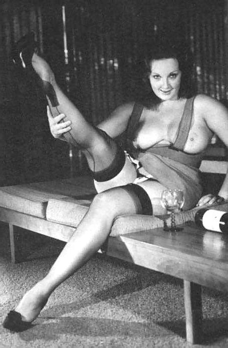 25P Vintage Women B&amp;W Vol. 18