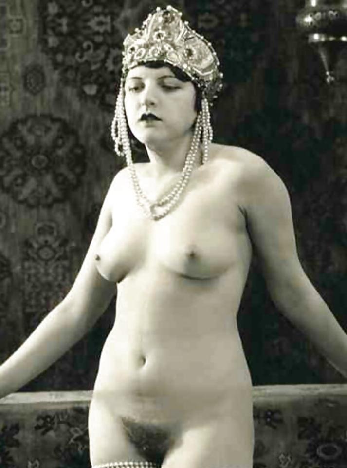 25P Vintage Women B&amp;W Vol. 18