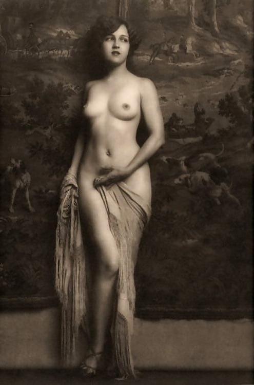 25P Vintage Women B&amp;W Vol. 18