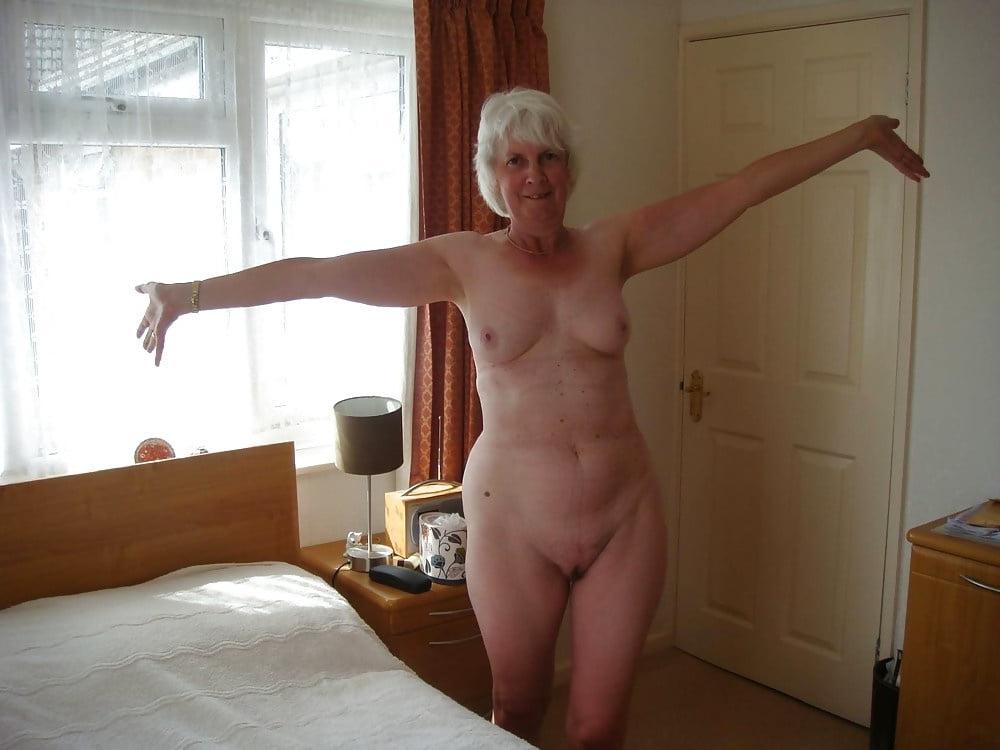9P Naked Granny