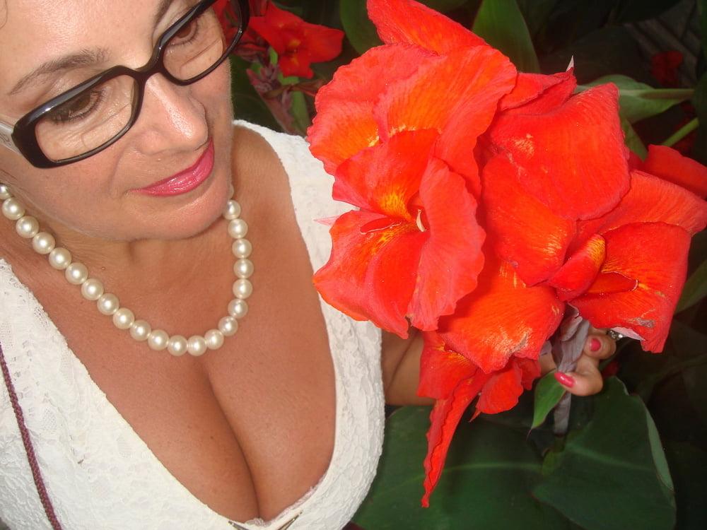 14P Busty Russian Woman 3657