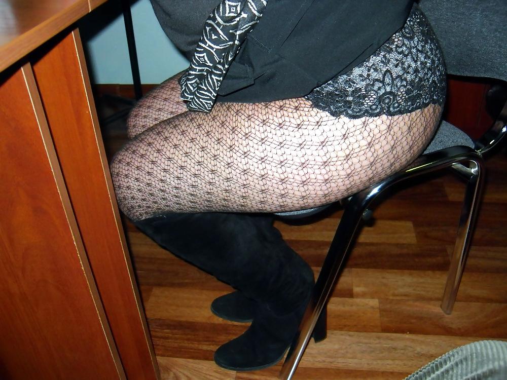 24P Pushuna's round butt covered with girdle
