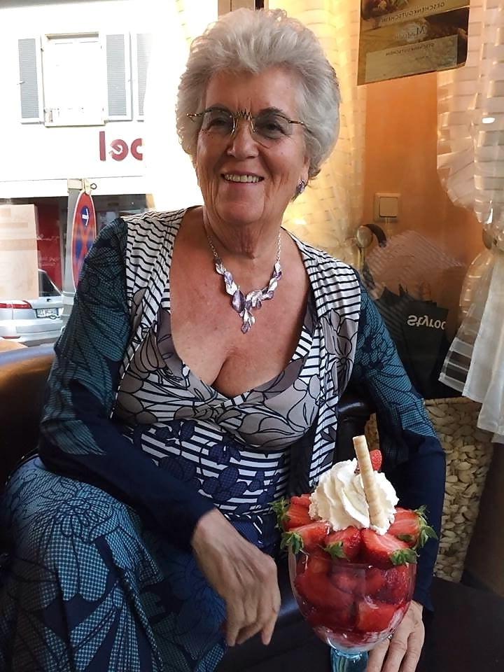 20P Granny Dressed 15