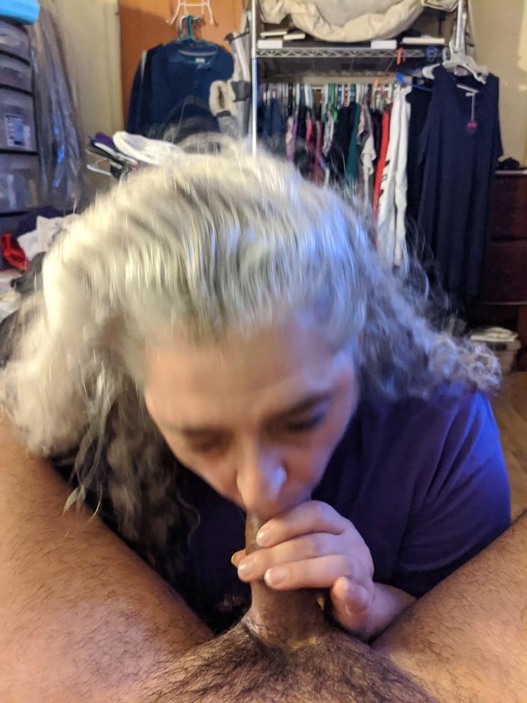 25P My white mature wide ass  on me