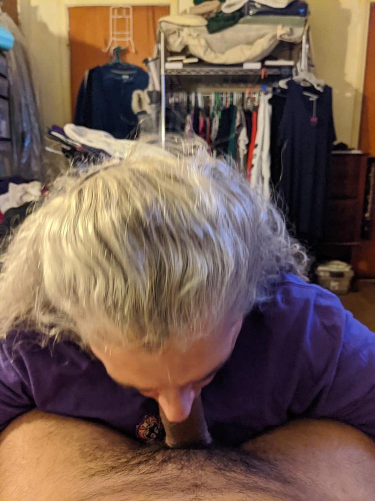 25P My white mature wide ass  on me
