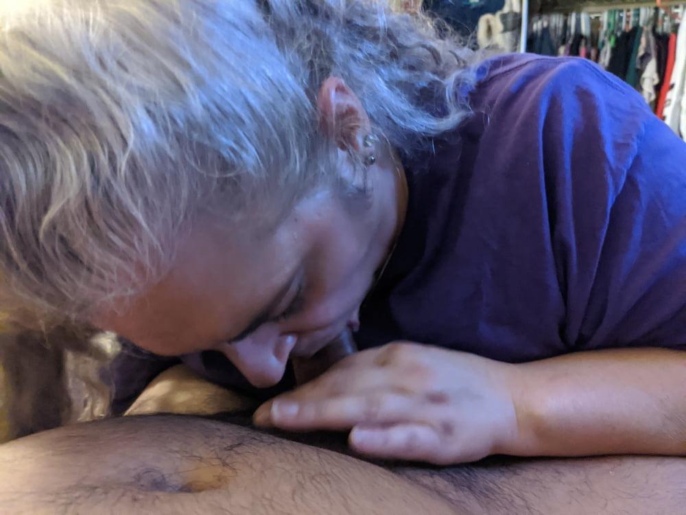 25P My white mature wide ass  on me