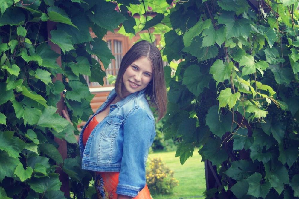 10P Busty Russian Woman 3659