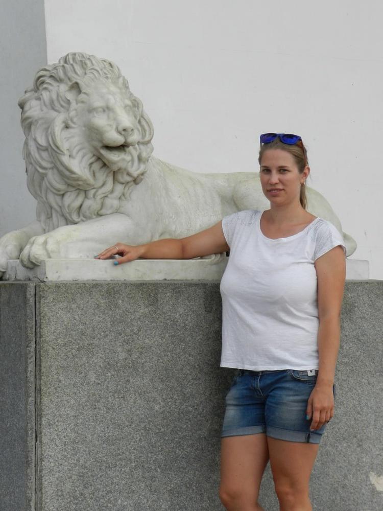 10P Busty Russian Woman 3659
