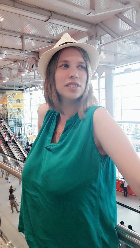 10P Busty Russian Woman 3659