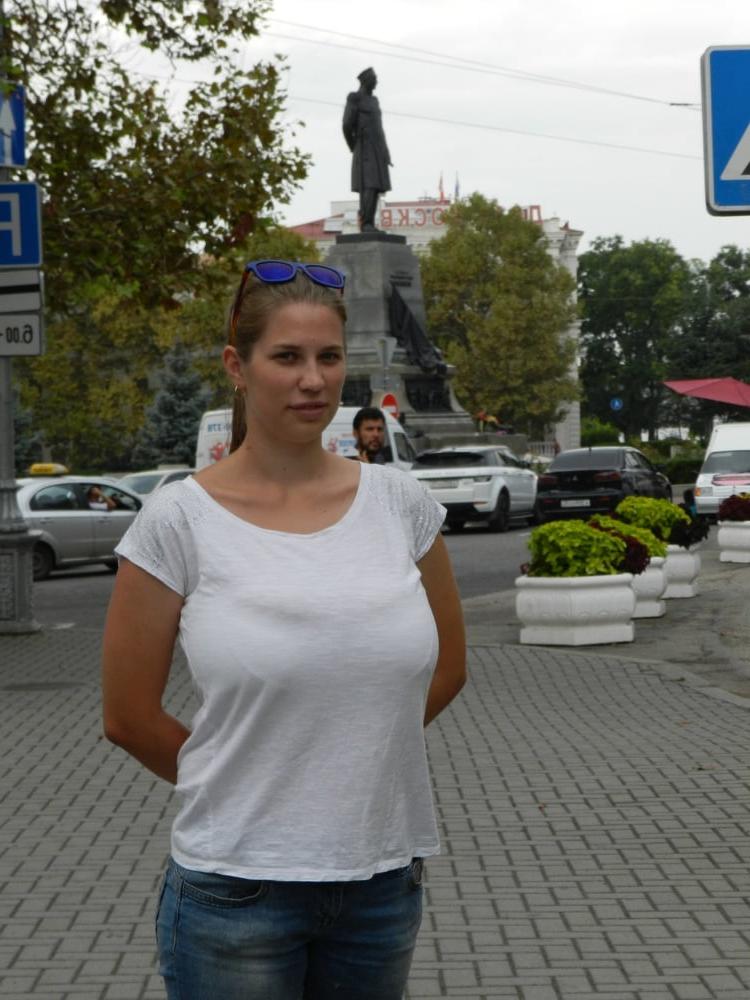 10P Busty Russian Woman 3659