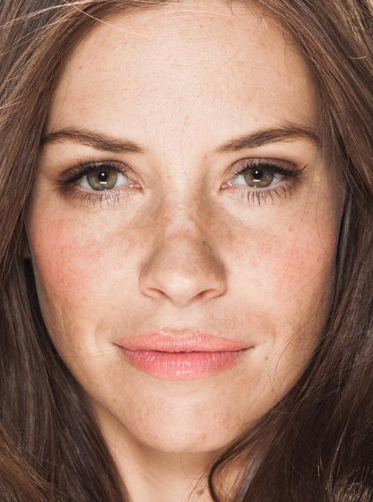 25P Evangeline Lilly Close up L'Oreal outtakes 5