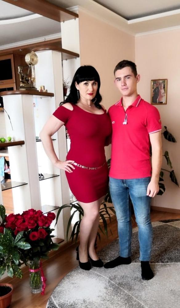 14P Busty Russian Woman 3658