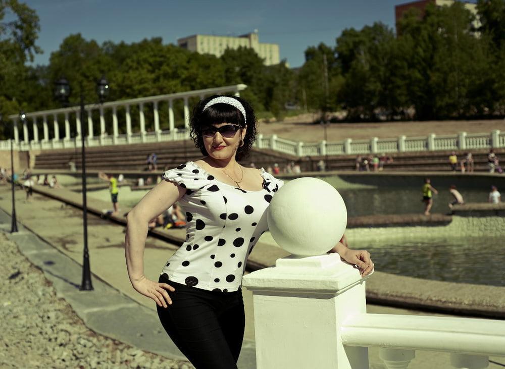14P Busty Russian Woman 3658