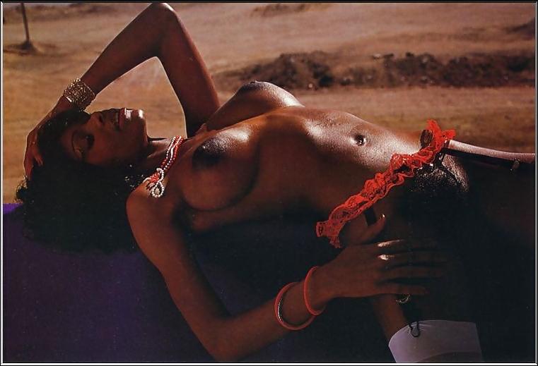 25P Retro Ebony Porn Queen Camella Donner