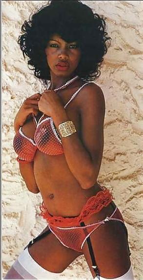 25P Retro Ebony Porn Queen Camella Donner