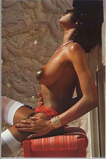 25P Retro Ebony Porn Queen Camella Donner
