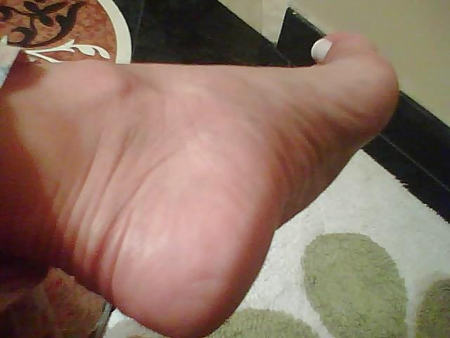 25P Venezuelan sexy feet