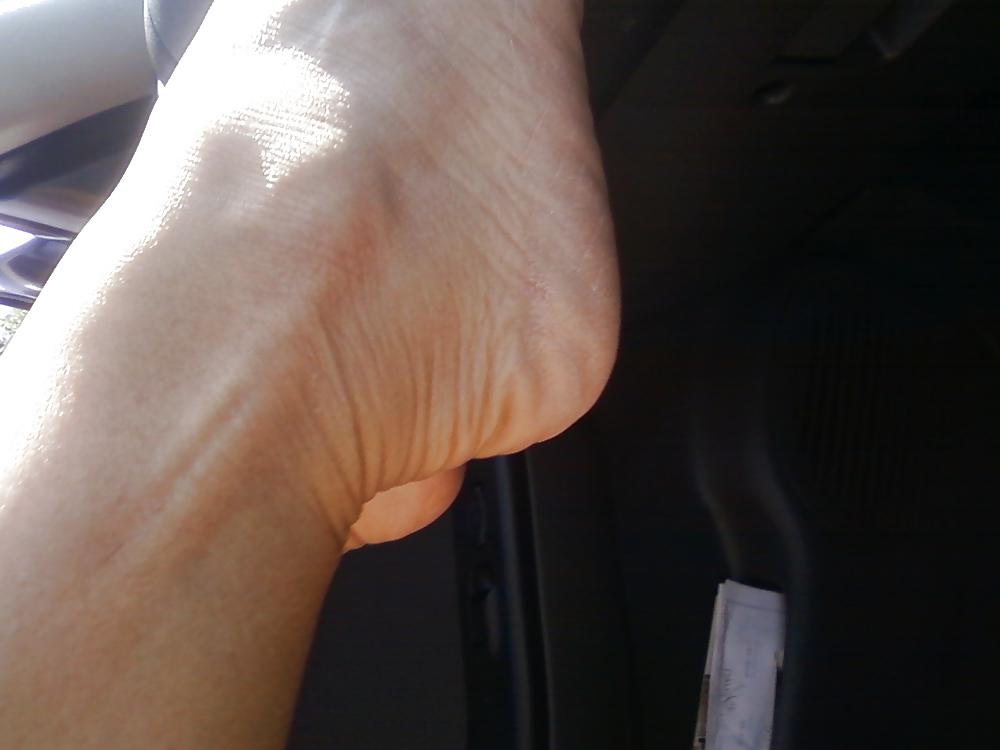25P Venezuelan sexy feet