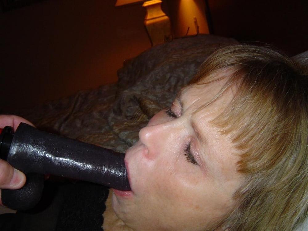 25P Women Need Exposure 884 - Slut Granny