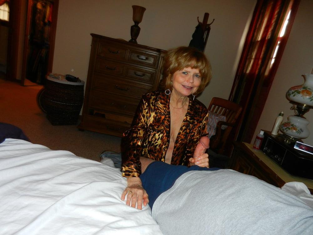 25P Women Need Exposure 884 - Slut Granny