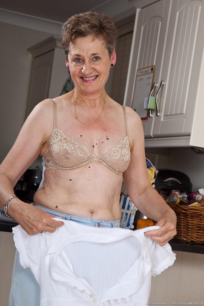 25P Granny Dee 2