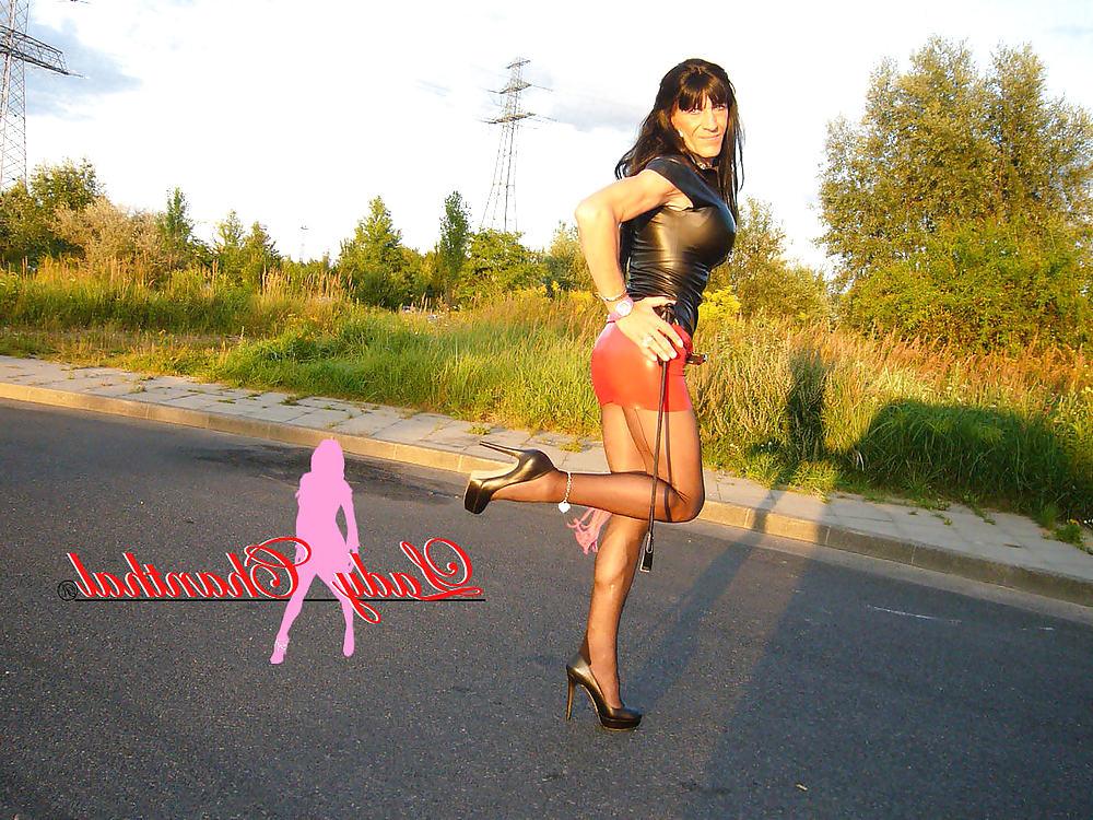 12P Lady Chanthal Latex 2