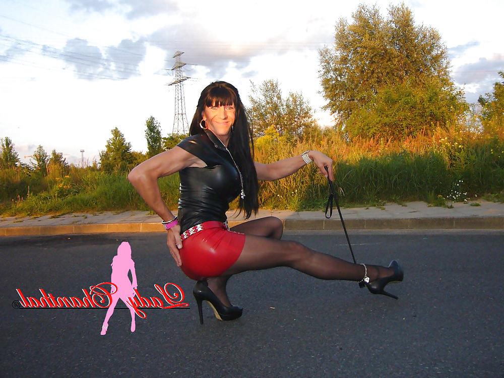 12P Lady Chanthal Latex 2