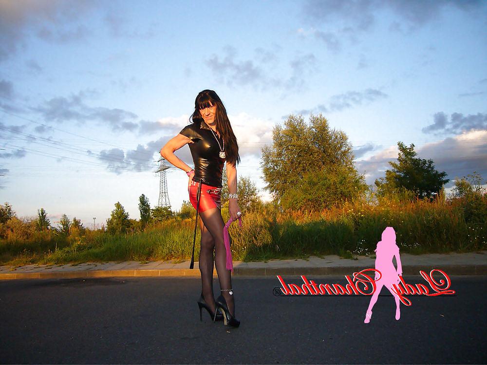 12P Lady Chanthal Latex 2
