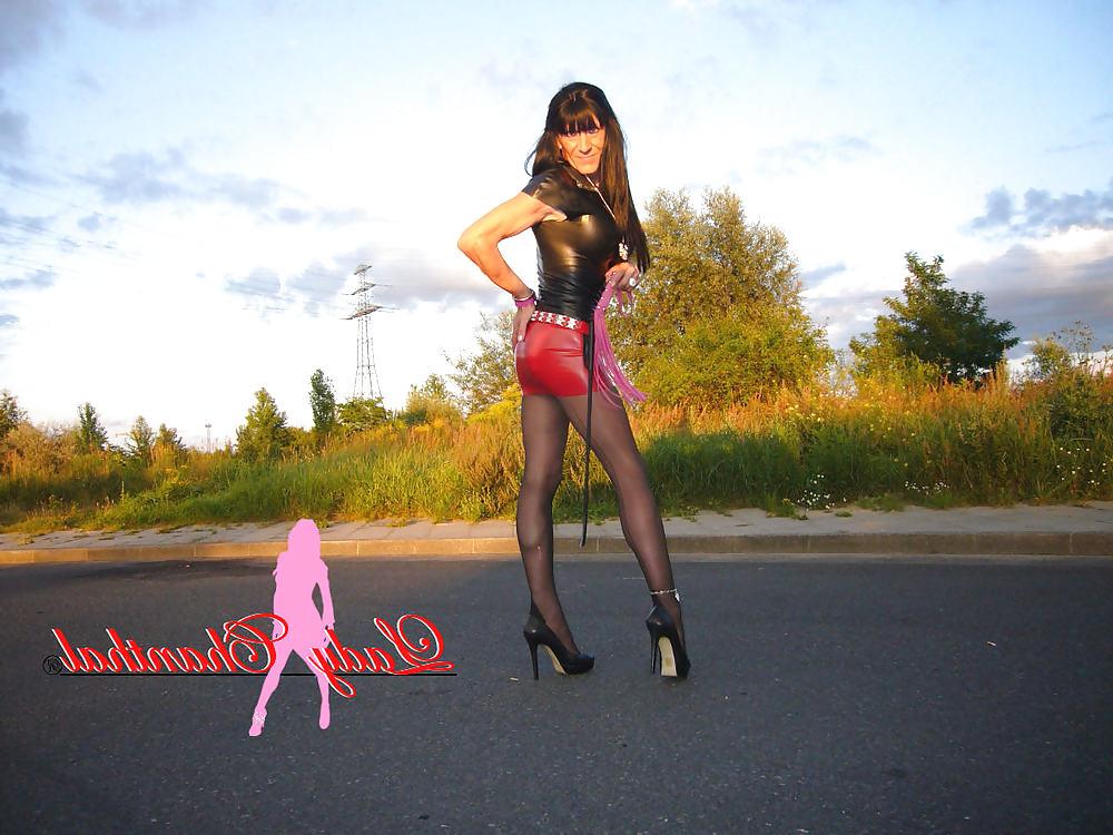 12P Lady Chanthal Latex 2