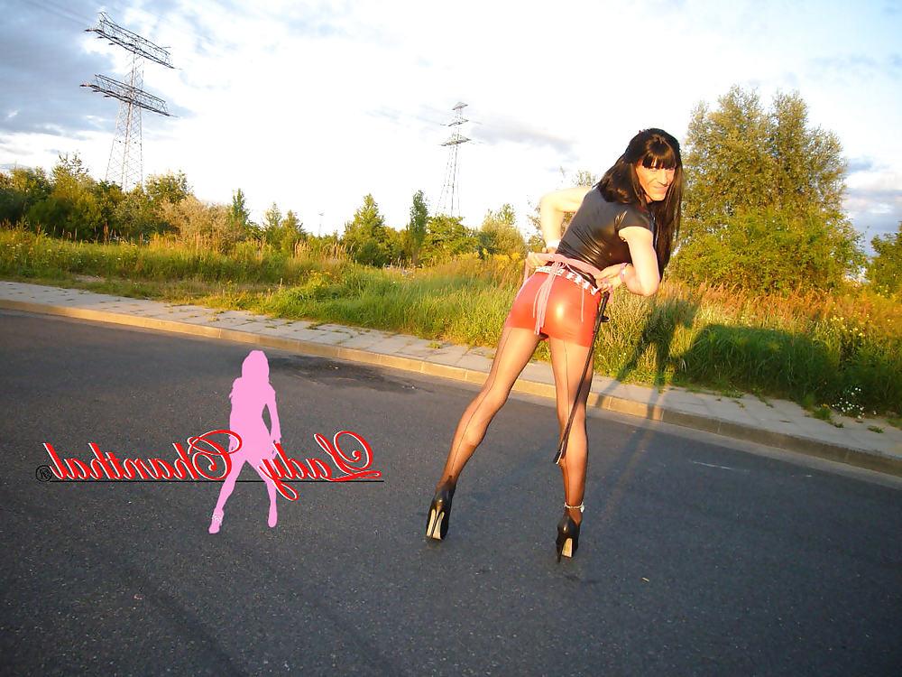 12P Lady Chanthal Latex 2