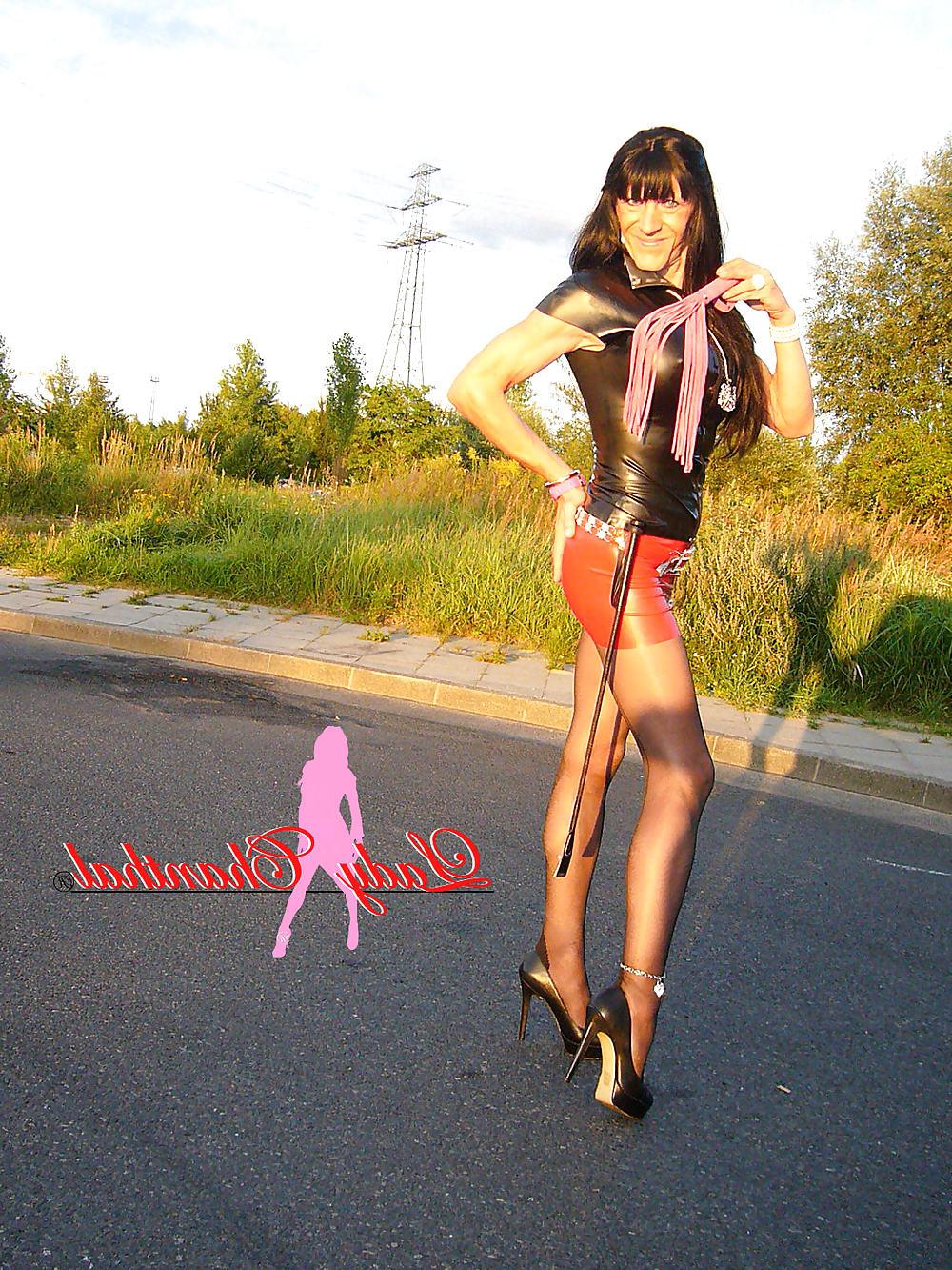 12P Lady Chanthal Latex 2