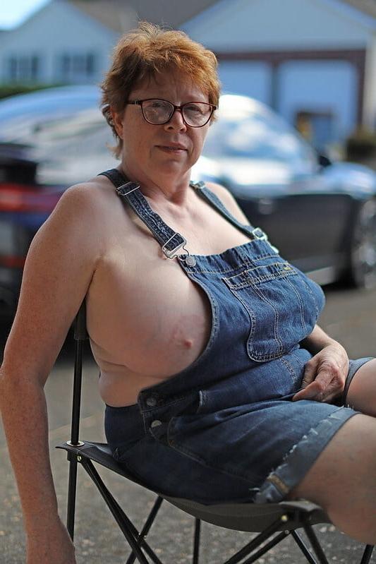 9P Damn Granny got Boobs !