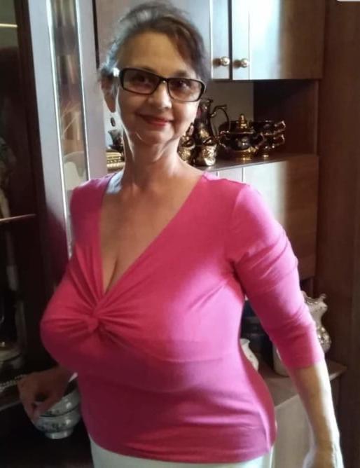 9P Damn Granny got Boobs !
