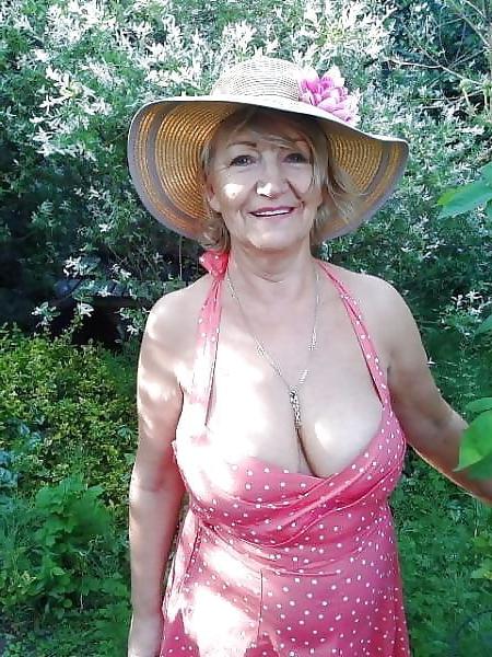 9P Damn Granny got Boobs !