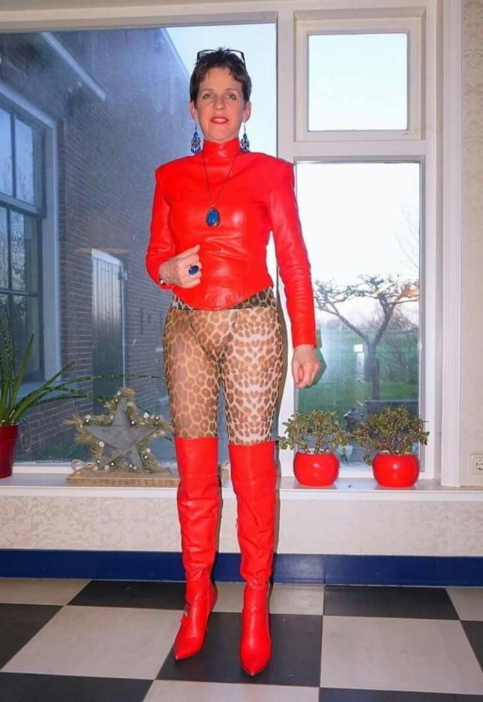 25P Just catch a horny Granny (576)