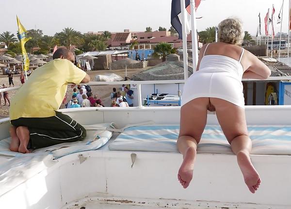 24P Granny upskirt