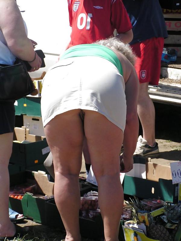 24P Granny upskirt