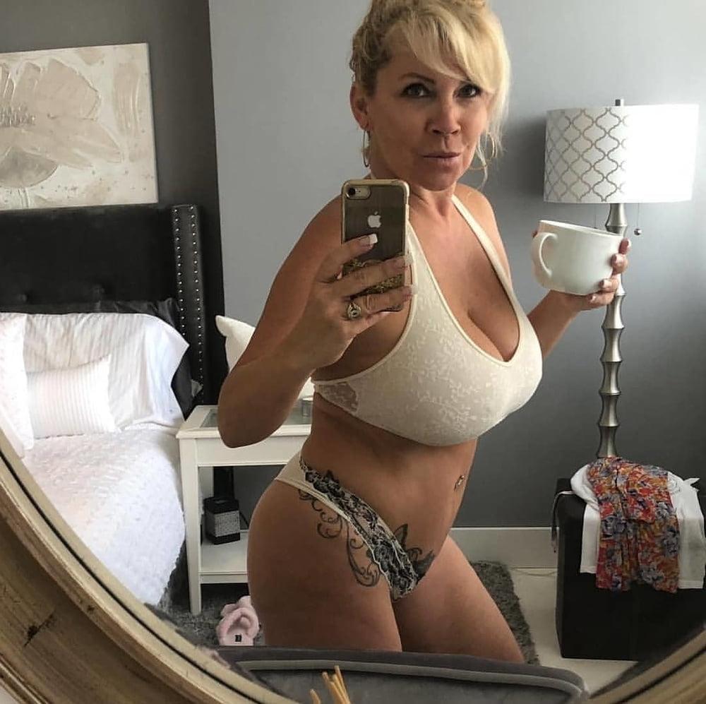 25P Just catch a horny Granny (577)