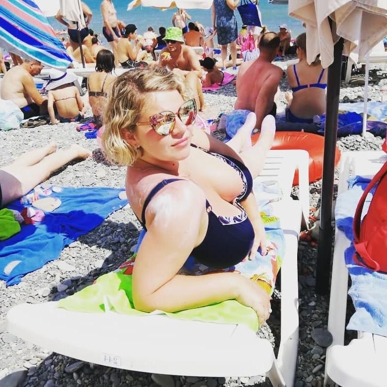 10P Busty Russian Woman 3654