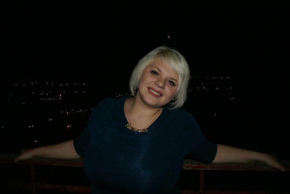 10P Busty Russian Woman 3654