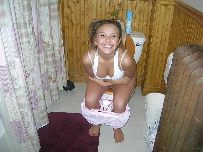 25P FAP Time - Women Pissing Edition #3