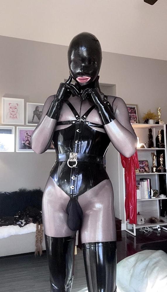 25P Latex so horny 2