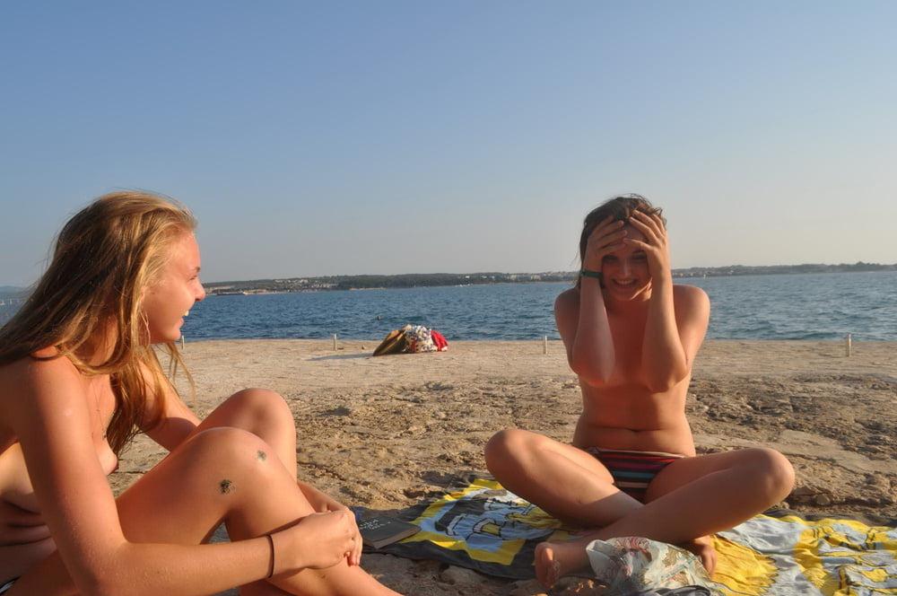25P Nude beach