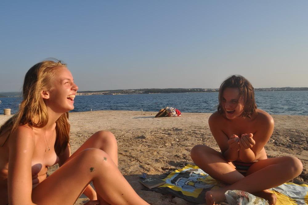 25P Nude beach