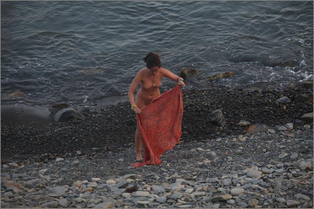 25P Nude beach