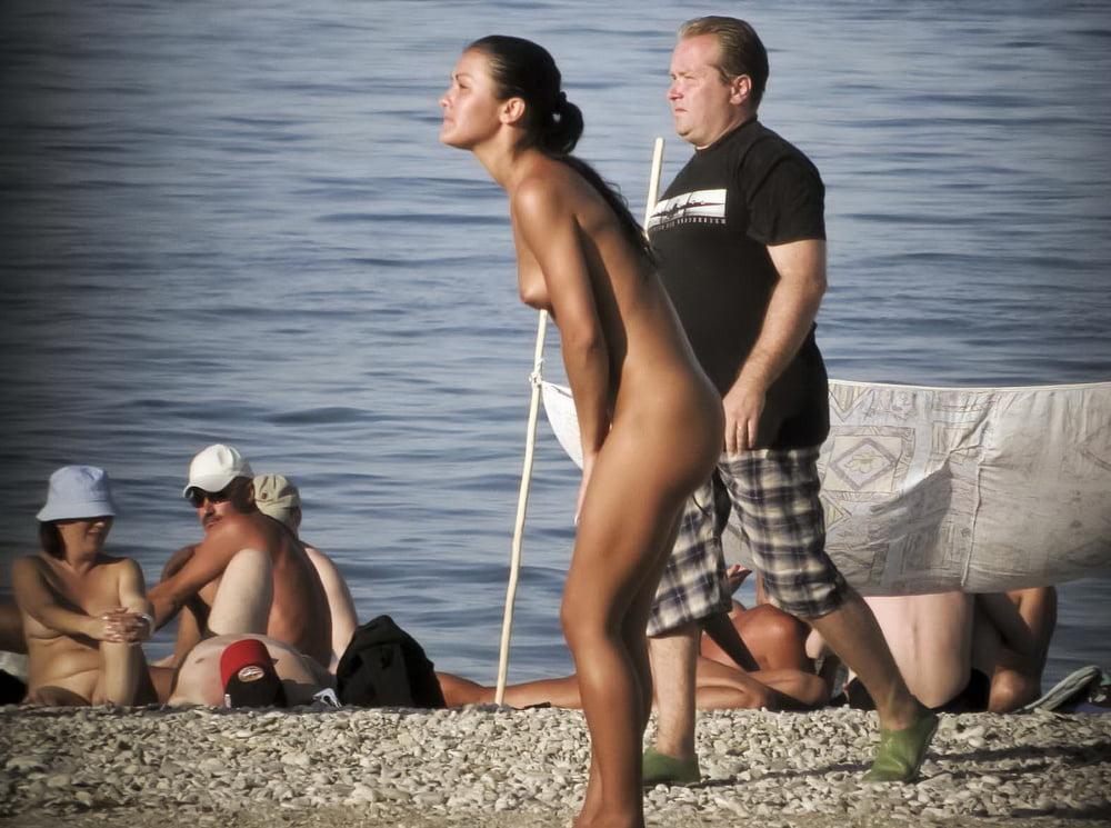 25P Nude beach