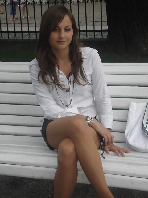 25P Nylon - upskirt - leg 30