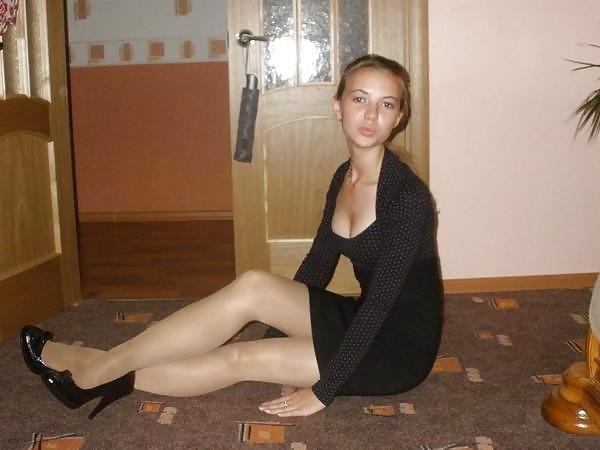 25P Nylon - upskirt - leg 30