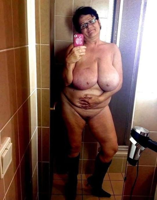 16P Bbw mix 917 (Saggy tits selfies)